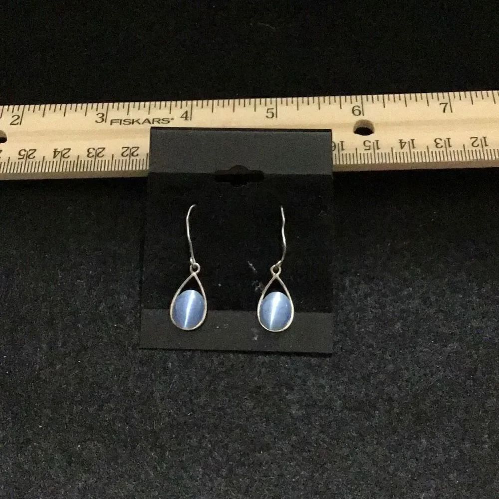 Earrings vintage sterling silver and blue cats eyes/moonstone dangle earrings